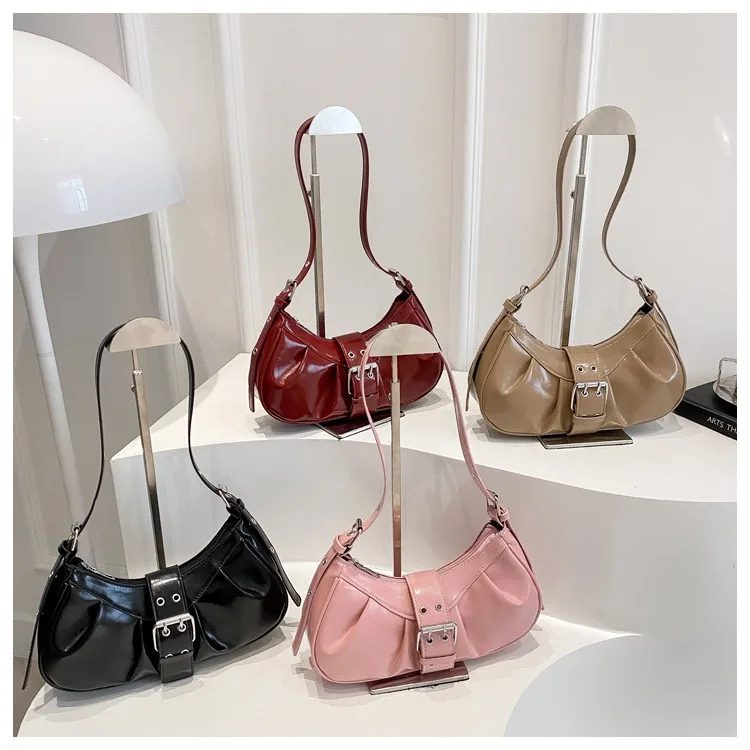 Niche buckle bag